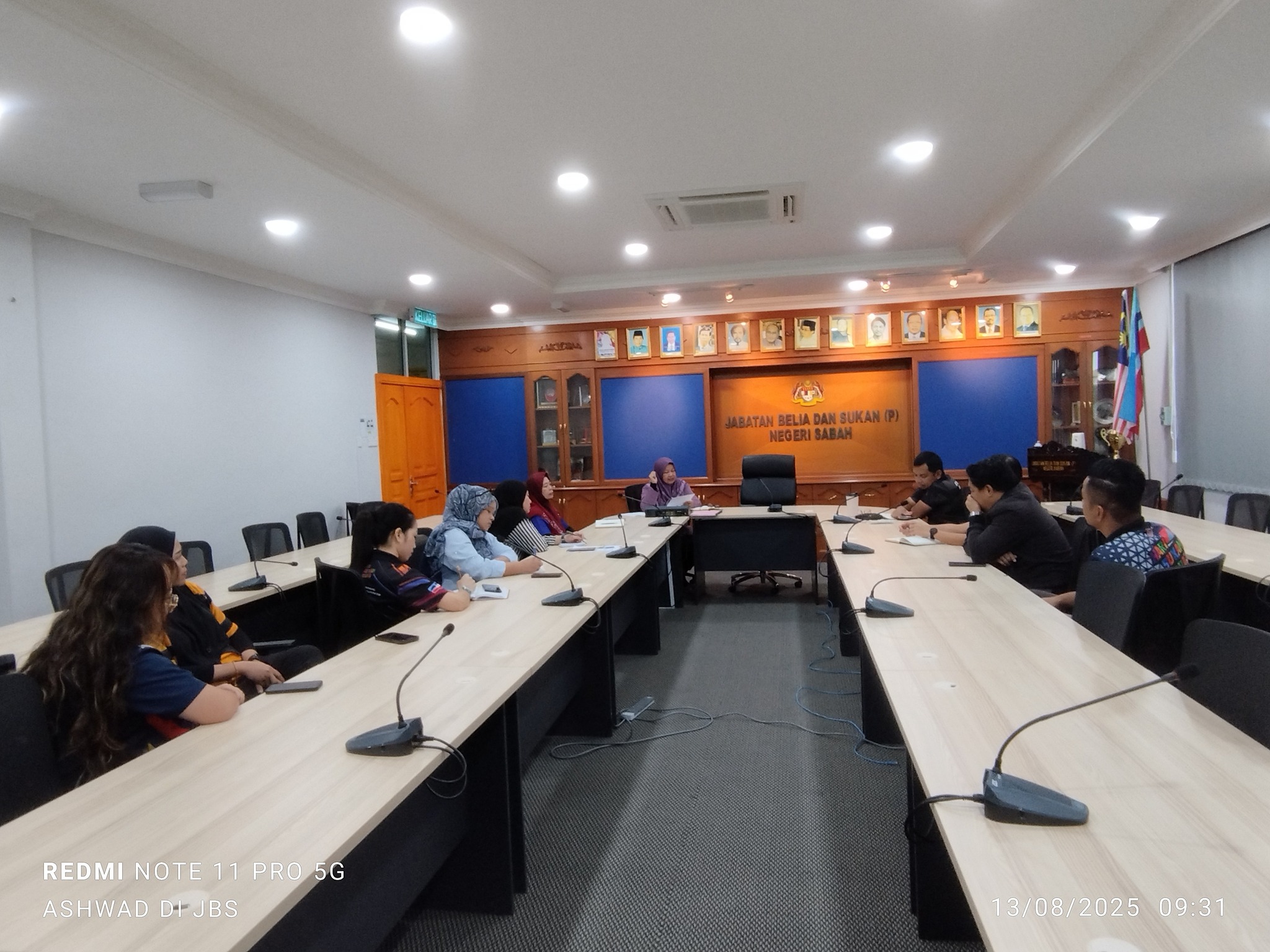 MESYUARAT KHAS UNIT PENGURUSAN SEMPENA PERSARAAN PUAN RUANAH BINTI KASSIM